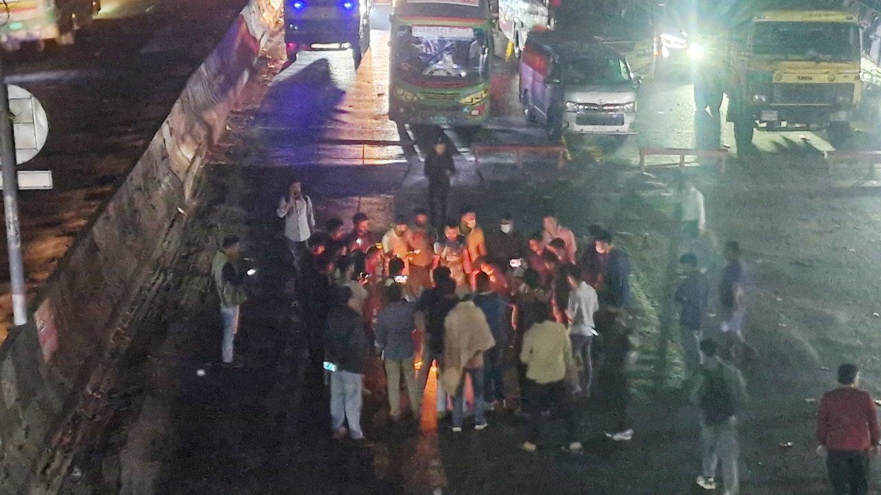 SajibKH/ঢাকা-আরিচা মহাসড়ক অবরোধ.jpg